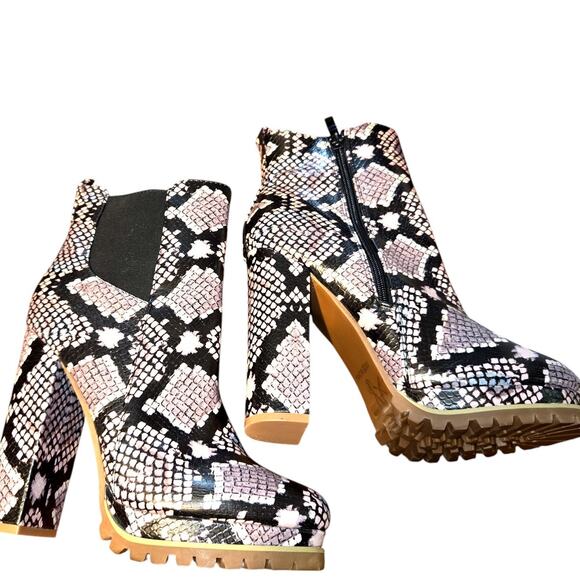 Glaze 9 Platform Snakesnkin Women's Gray Combat Boots Shoes 5 Inch High Heel - Picture 3 of 7